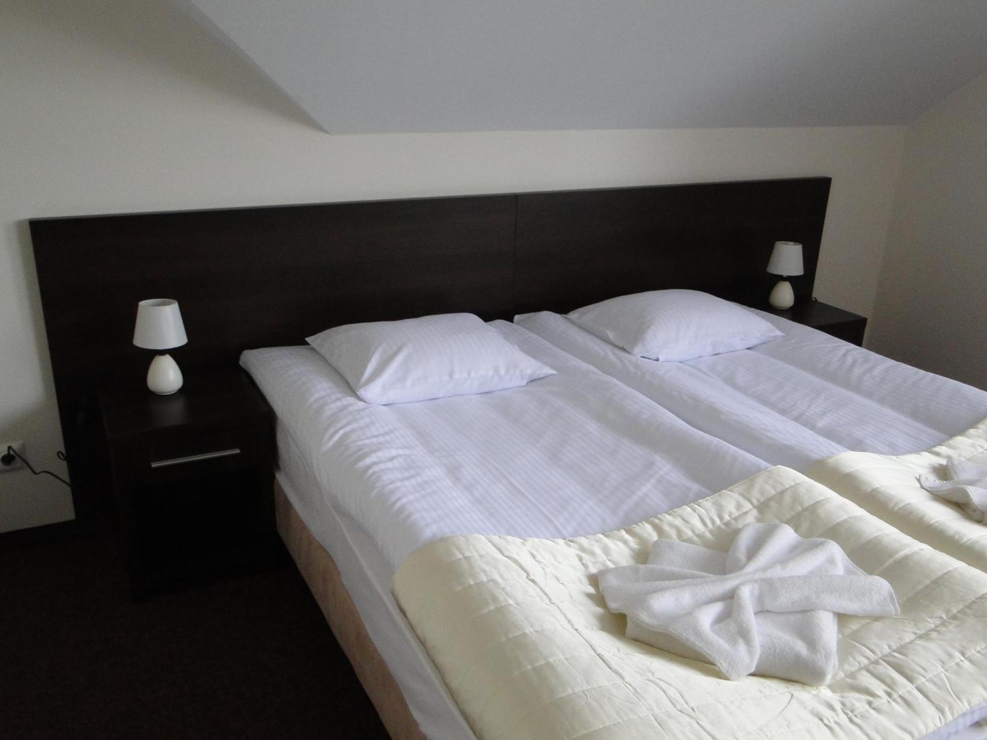 Hotel Cynamon Tokarnia  Extérieur photo