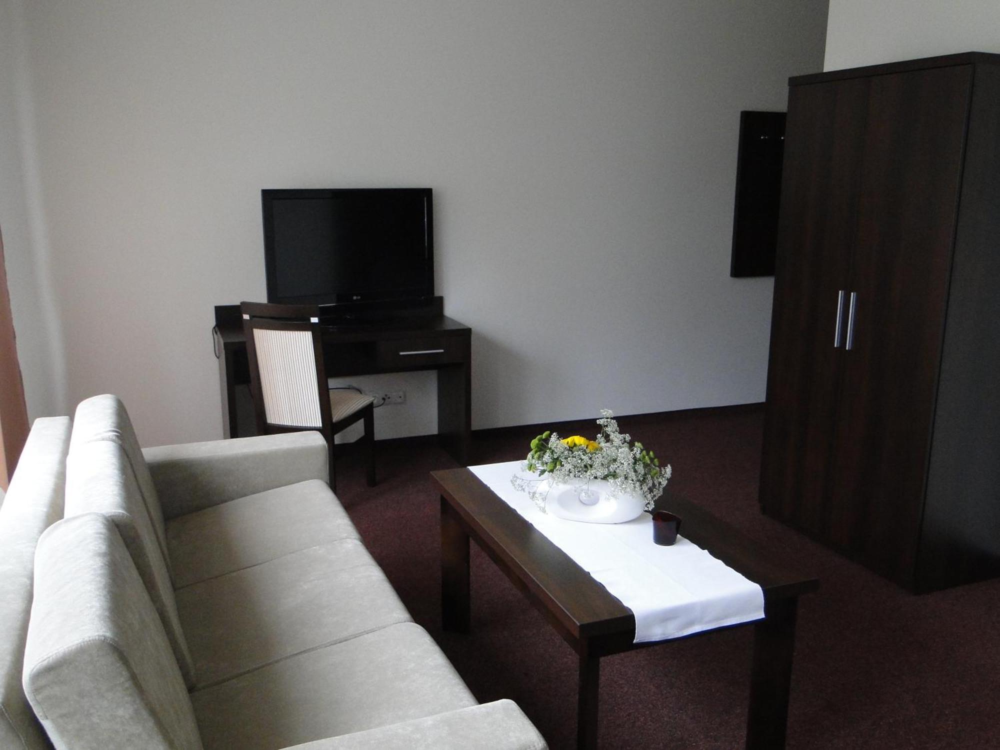 Hotel Cynamon Tokarnia  Extérieur photo